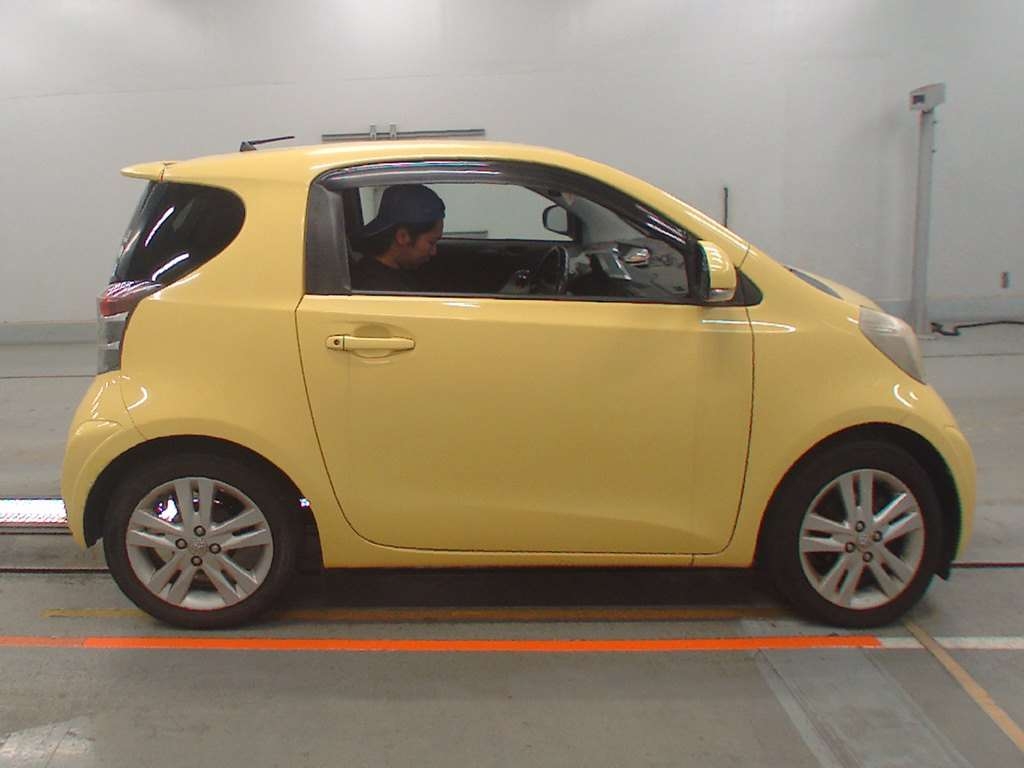 TOYOTA IQ