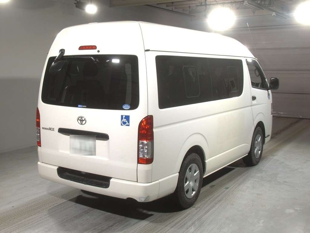 TOYOTA REGIUS ACE