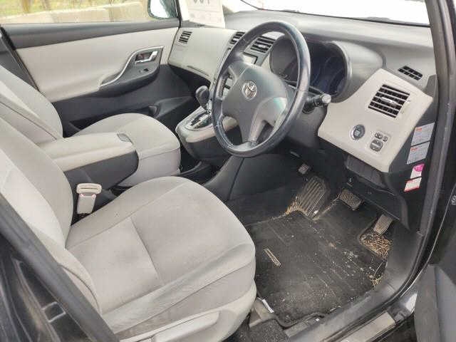 TOYOTA MARK X ZIO