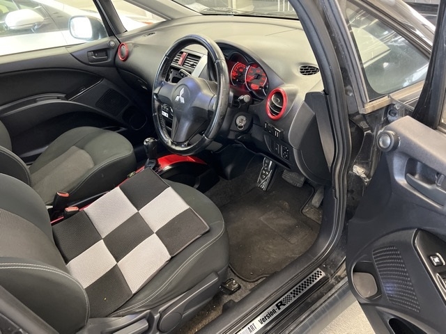 MITSUBISHI COLT