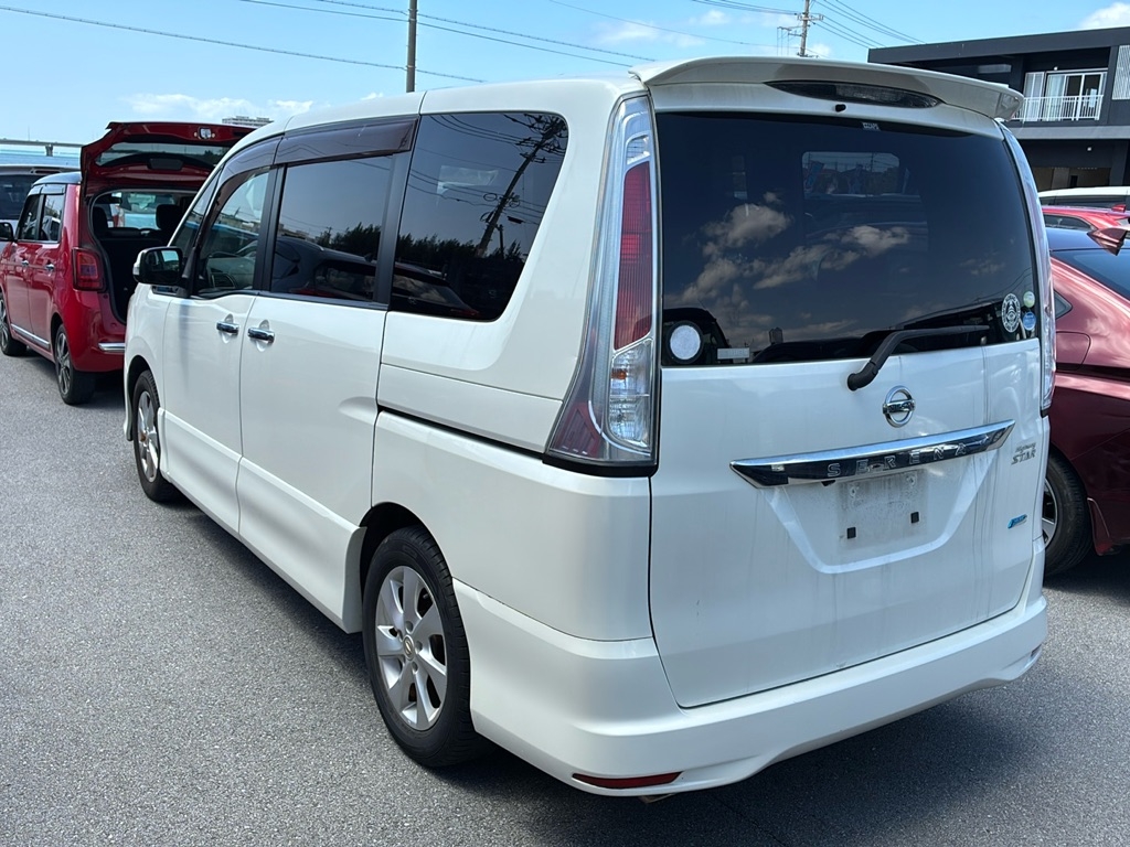 NISSAN SERENA