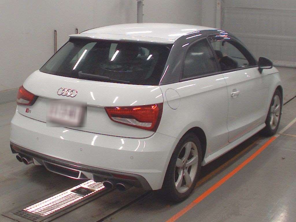 AUDI S1