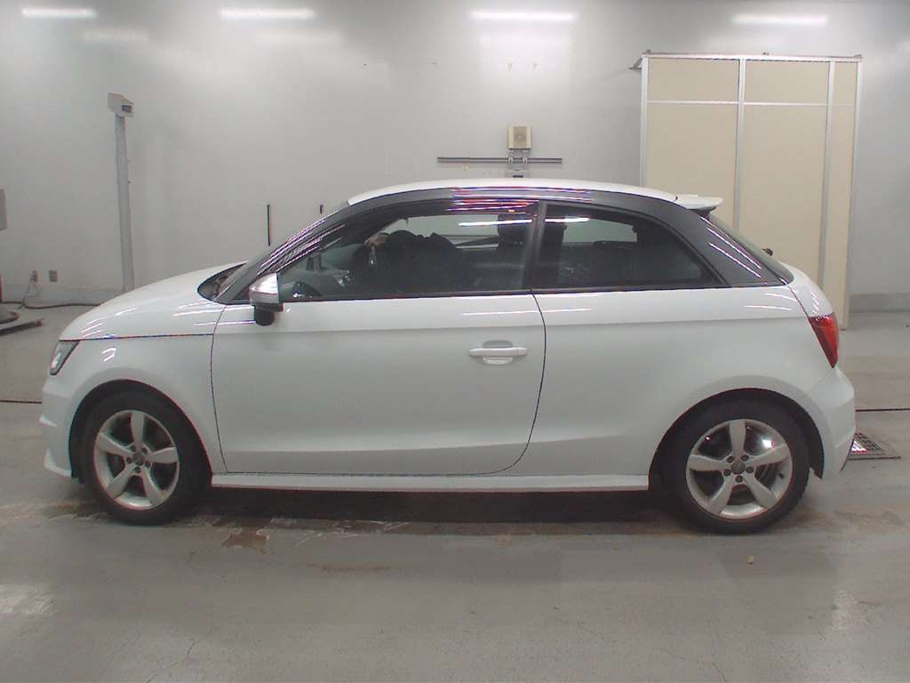 AUDI S1