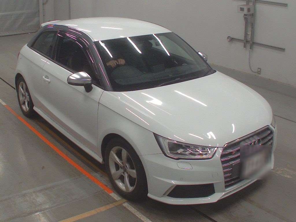 AUDI S1