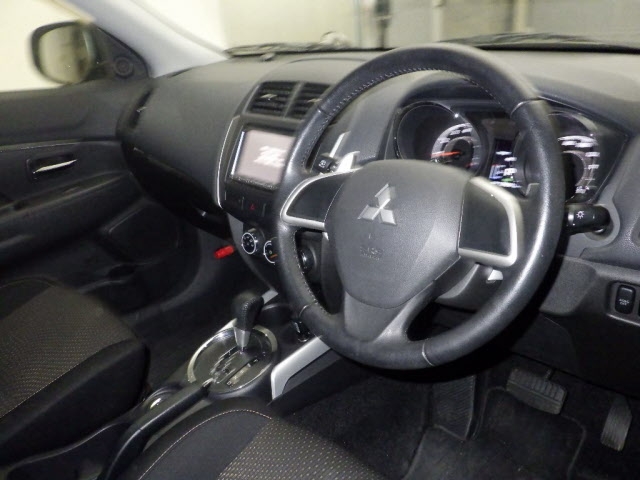 MITSUBISHI RVR