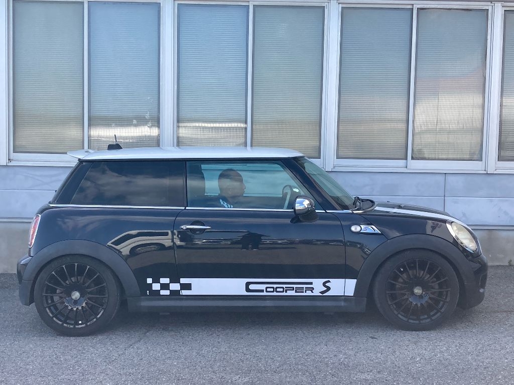 MINI HATCH
