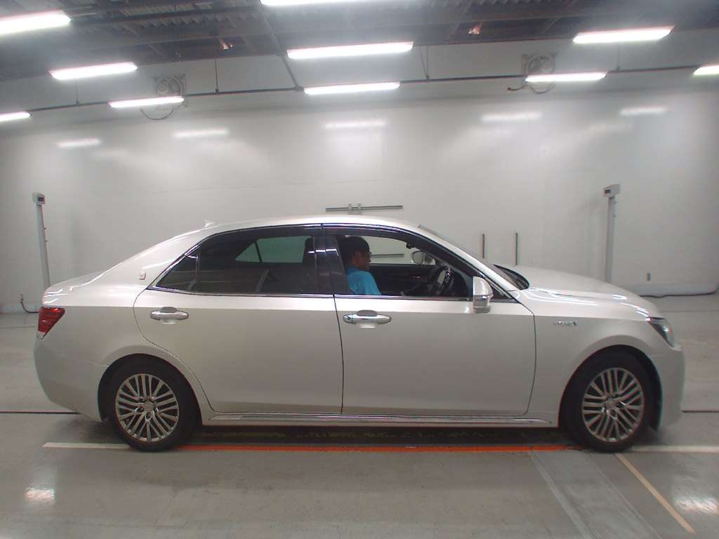 TOYOTA CROWN MAJESTA