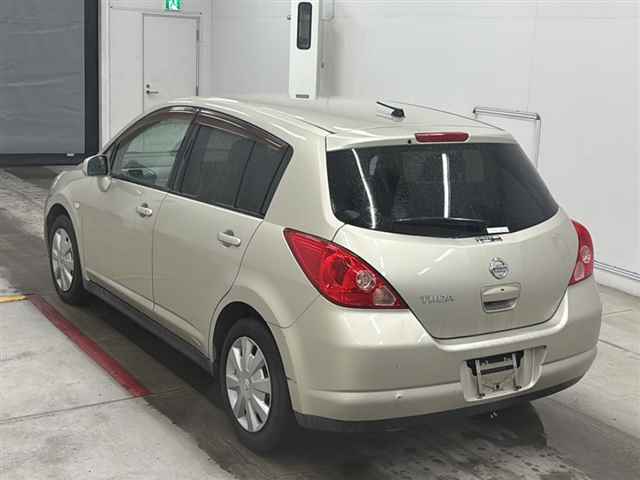 NISSAN TIIDA
