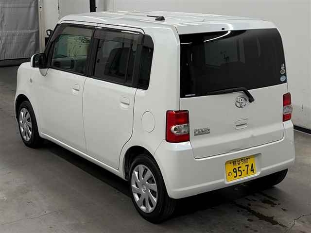 TOYOTA PIXIS SPACE