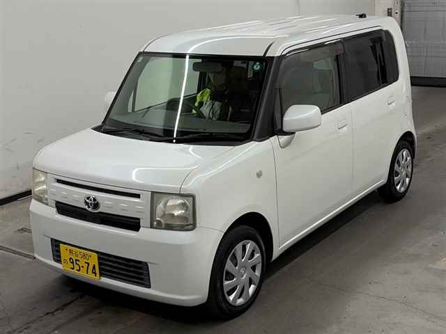TOYOTA PIXIS SPACE