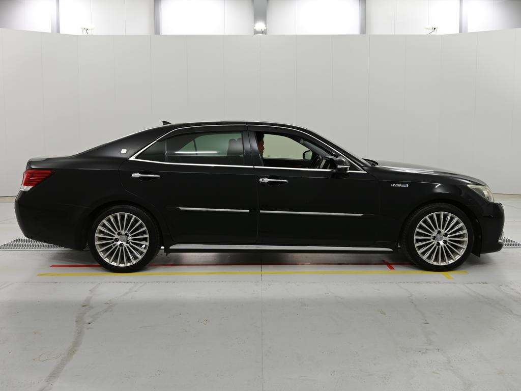 TOYOTA CROWN MAJESTA