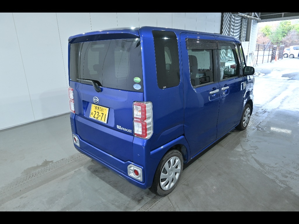 DAIHATSU WAKE