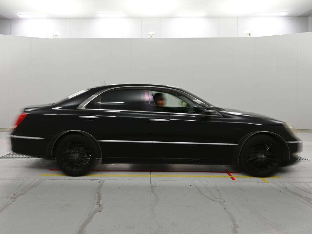 TOYOTA CROWN MAJESTA