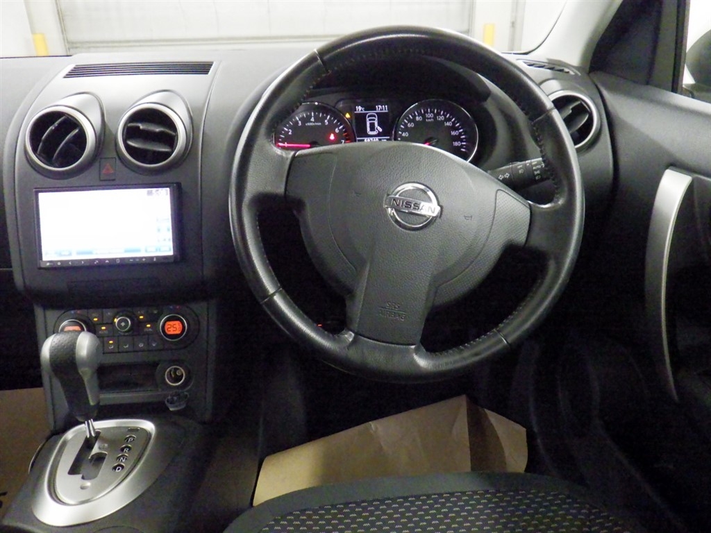NISSAN DUALIS