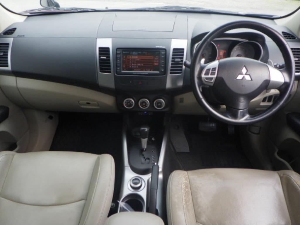 MITSUBISHI OUTLANDER