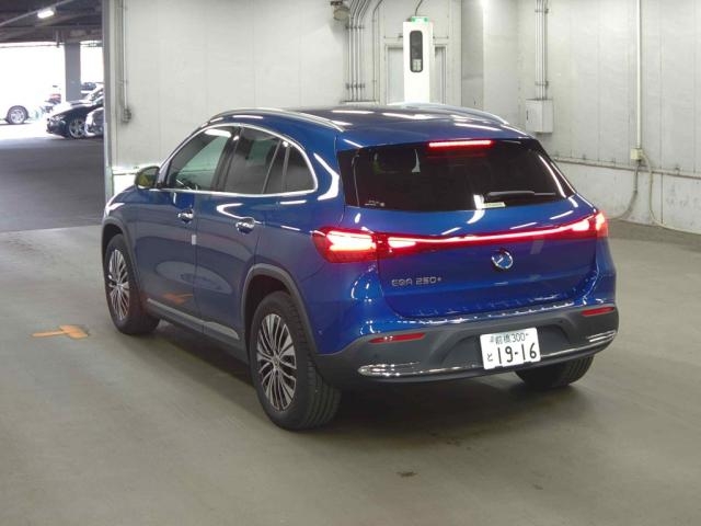 MERCEDES-BENZ EQA