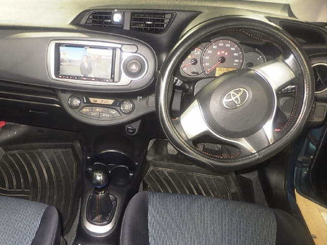 TOYOTA VITZ