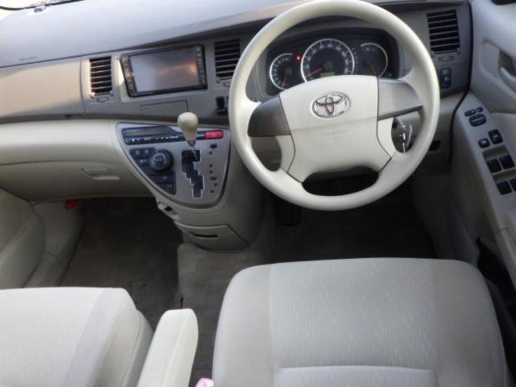 TOYOTA ISIS
