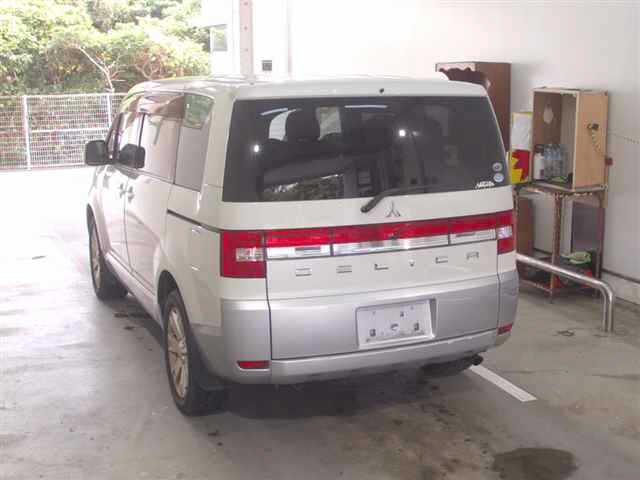 MITSUBISHI DELICA D:5