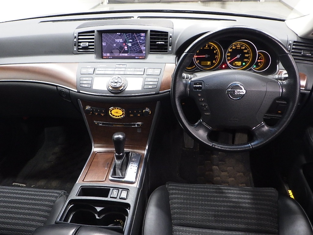 NISSAN FUGA
