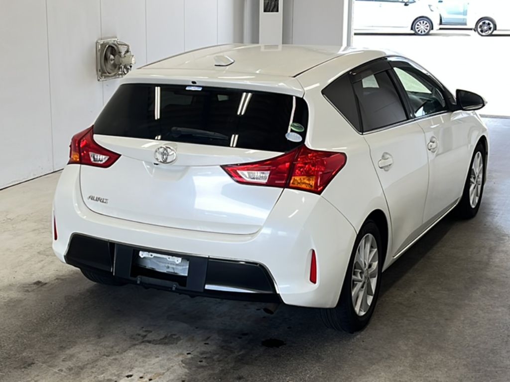 TOYOTA AURIS