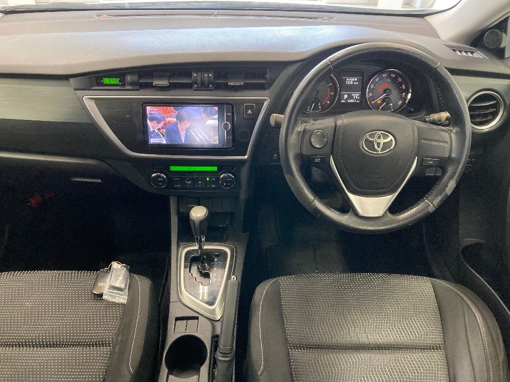TOYOTA AURIS