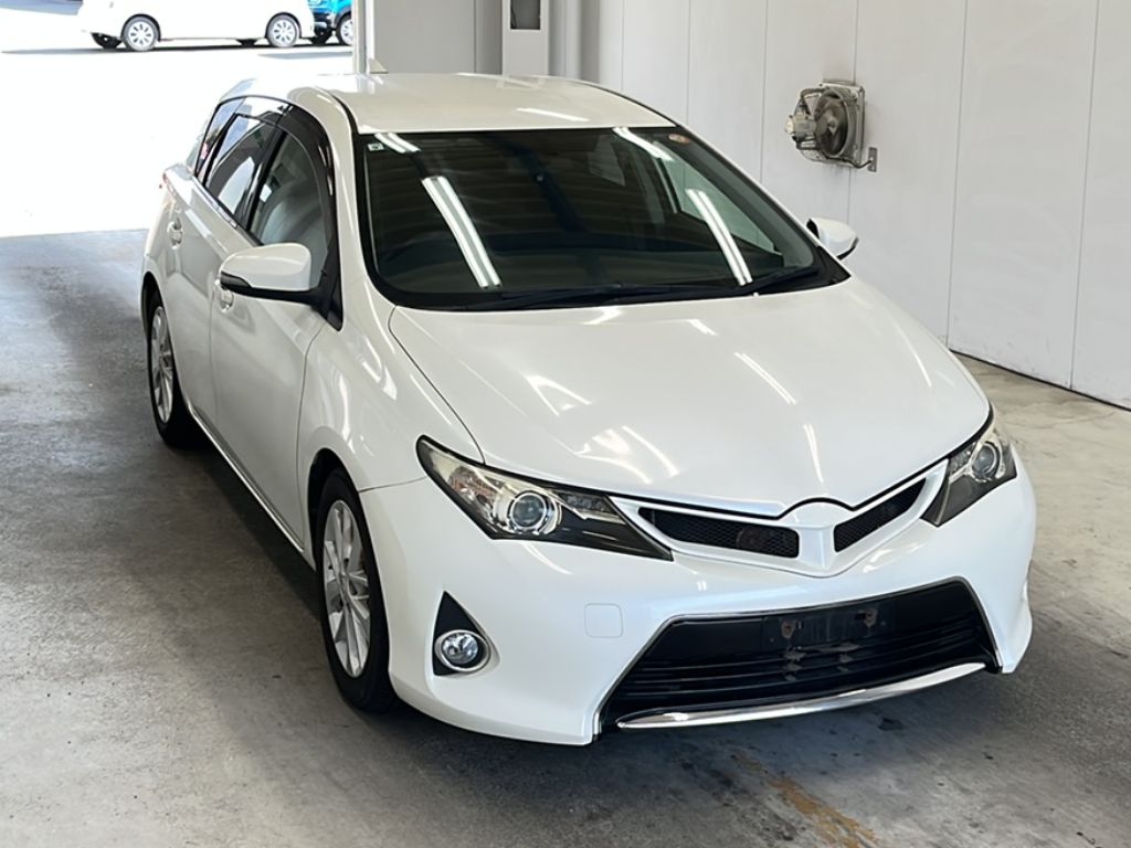 TOYOTA AURIS