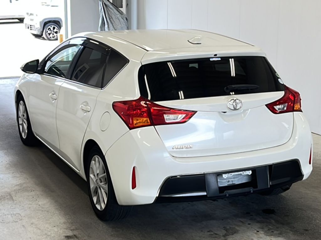TOYOTA AURIS