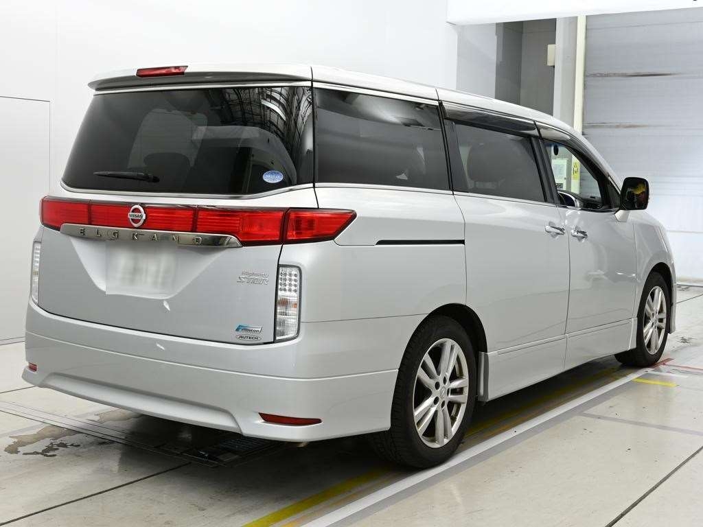 NISSAN ELGRAND