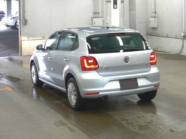 VOLKSWAGEN POLO