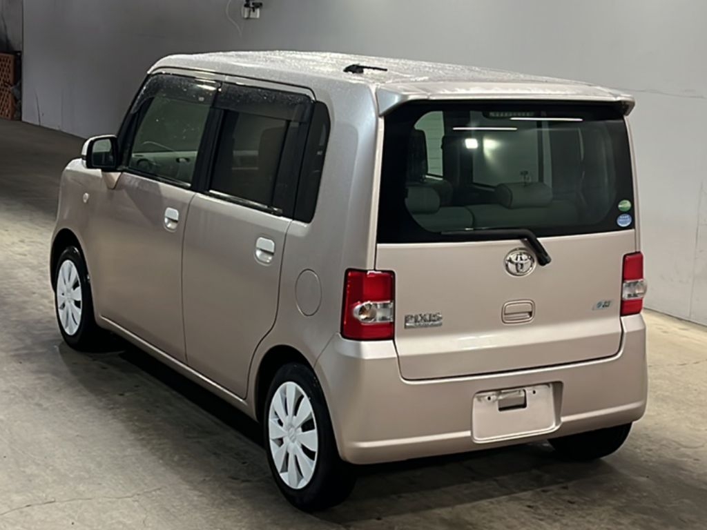 TOYOTA PIXIS SPACE