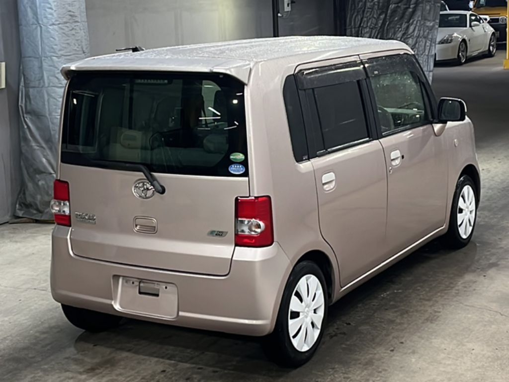 TOYOTA PIXIS SPACE