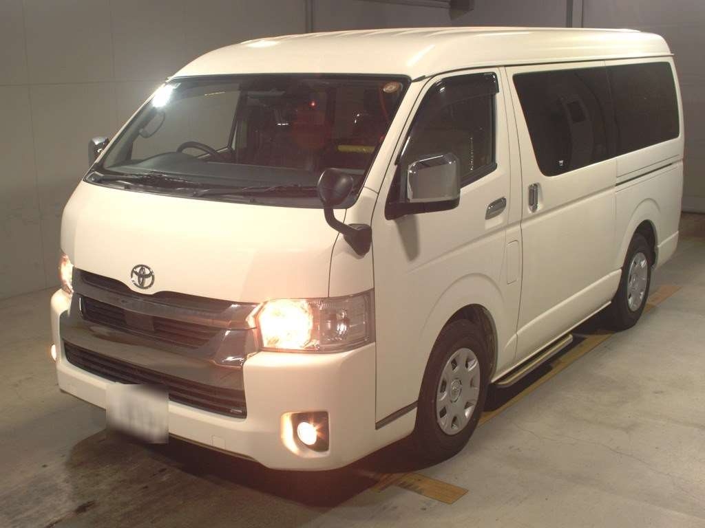 TOYOTA HIACE
