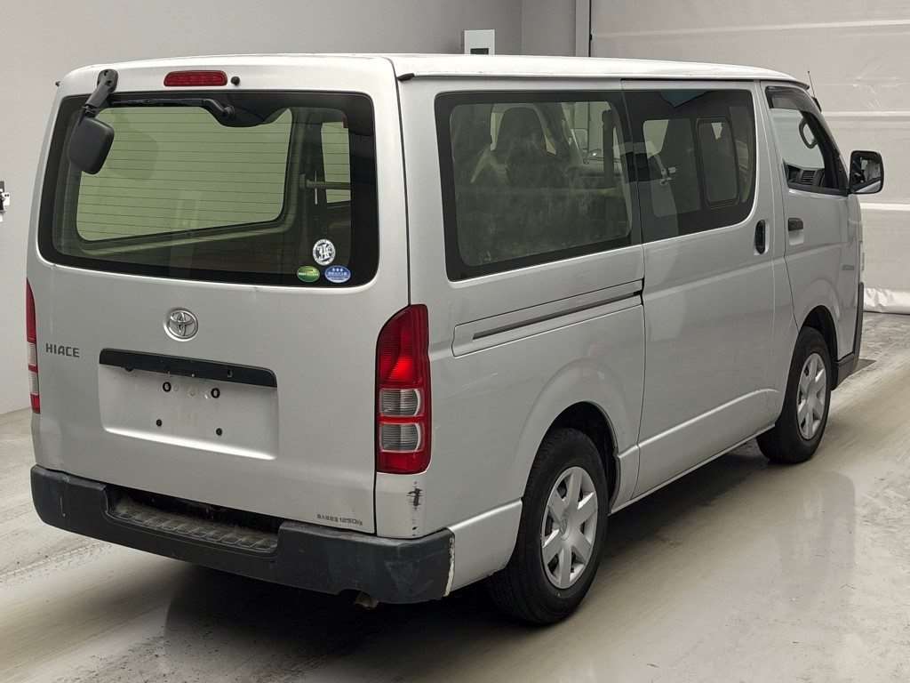 TOYOTA REGIUS ACE