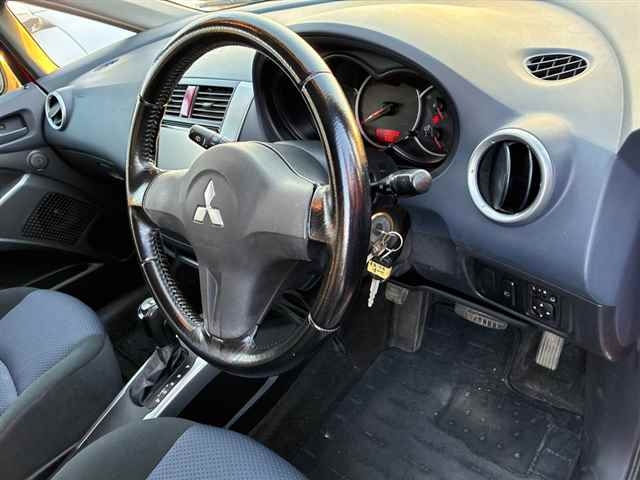 MITSUBISHI COLT