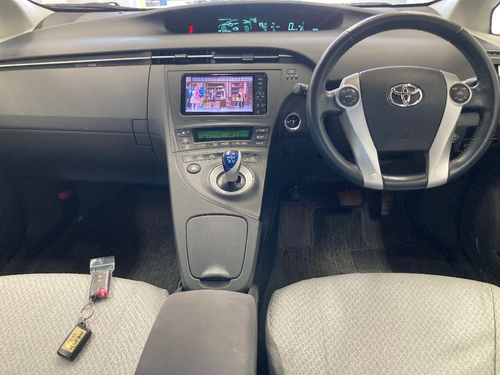 TOYOTA PRIUS