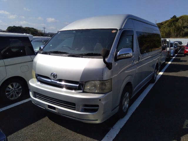 TOYOTA HIACE