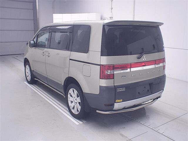 MITSUBISHI DELICA D:5