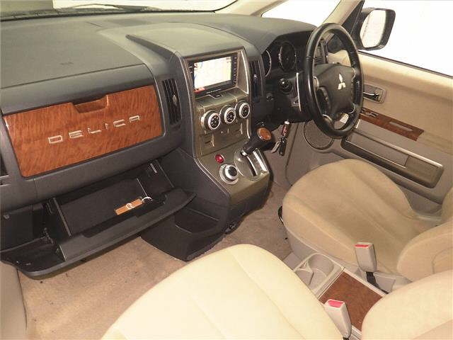 MITSUBISHI DELICA D:5