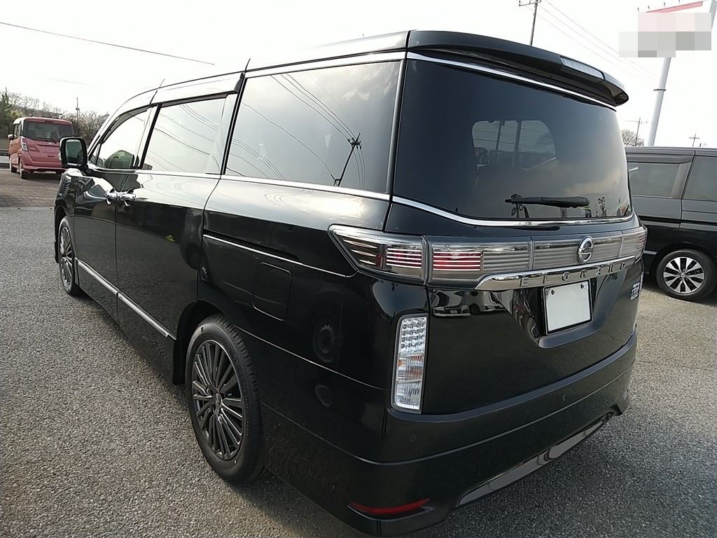 NISSAN ELGRAND
