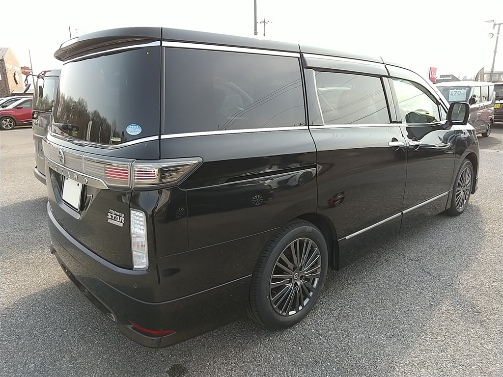 NISSAN ELGRAND