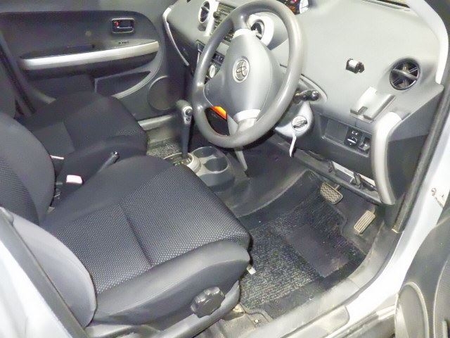 TOYOTA IST