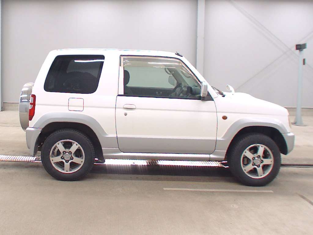 MITSUBISHI PAJERO MINI