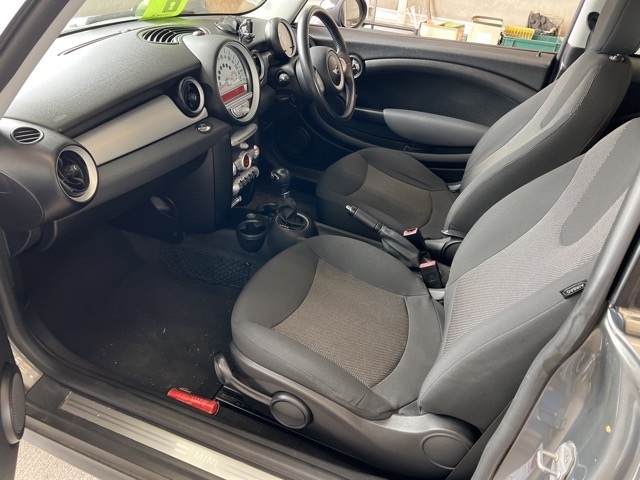 MINI HATCH