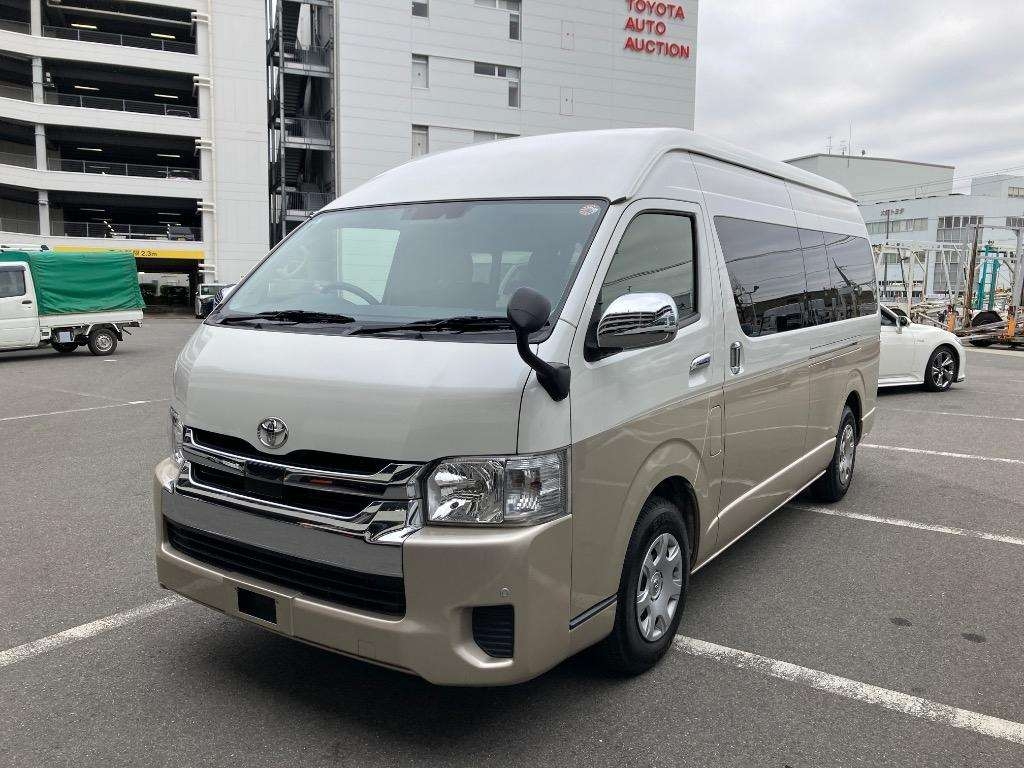TOYOTA HIACE