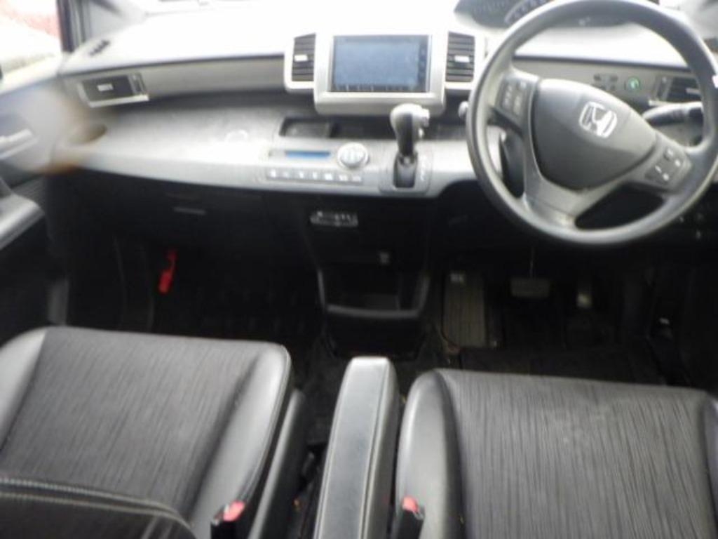 HONDA FREED SPIKE