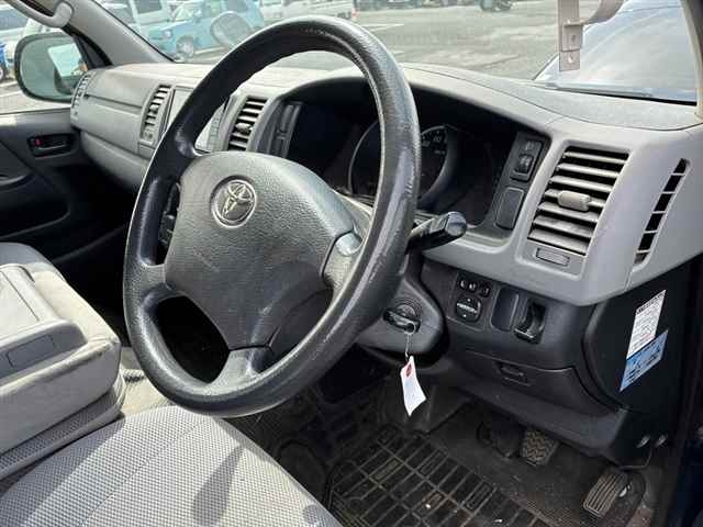 TOYOTA REGIUS ACE