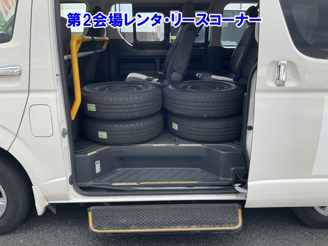 TOYOTA HIACE