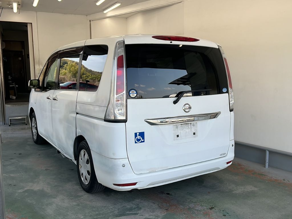 NISSAN SERENA