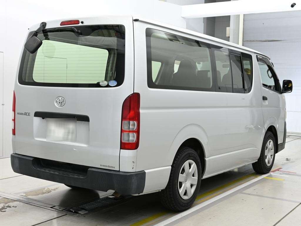 TOYOTA REGIUS ACE